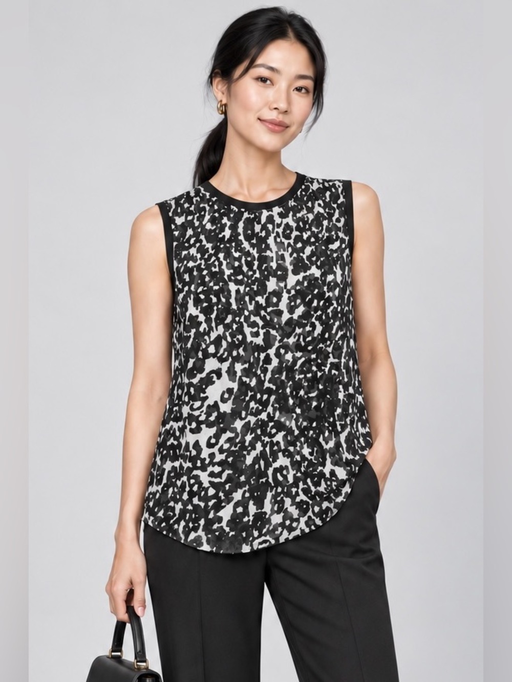 🌺 A.L.C. Black White Abstract Print Silk Button-Back Blouse